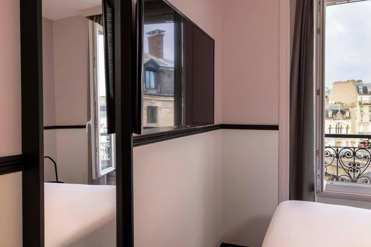 ***  Hotel De L'Aqueduc Paris France